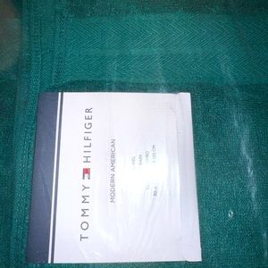 Tommy Hilfiger Bath Towel- NWT 🤩